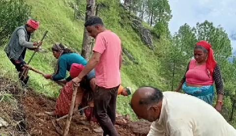 उत्तराखंड में सड़क की बदहाली पर ग्रामीणों का पलटवार..